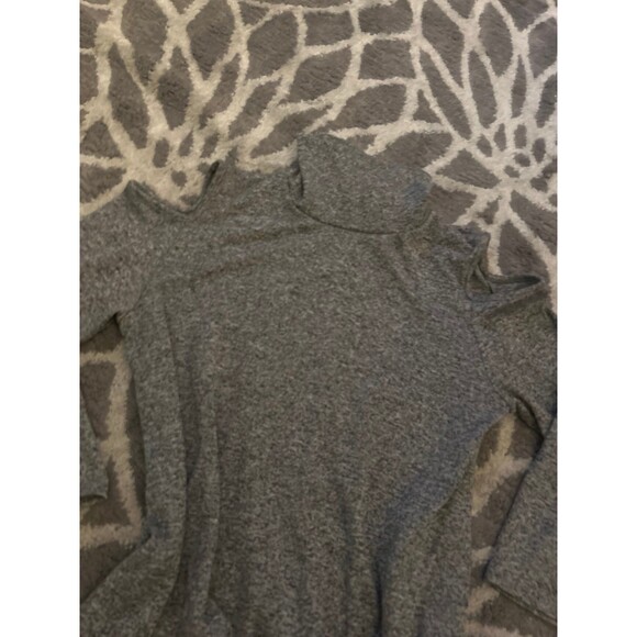 Knit Gray Ciara Sun Woo Turtleneck Cold Shoulder Sweater Top - Picture 2 of 4